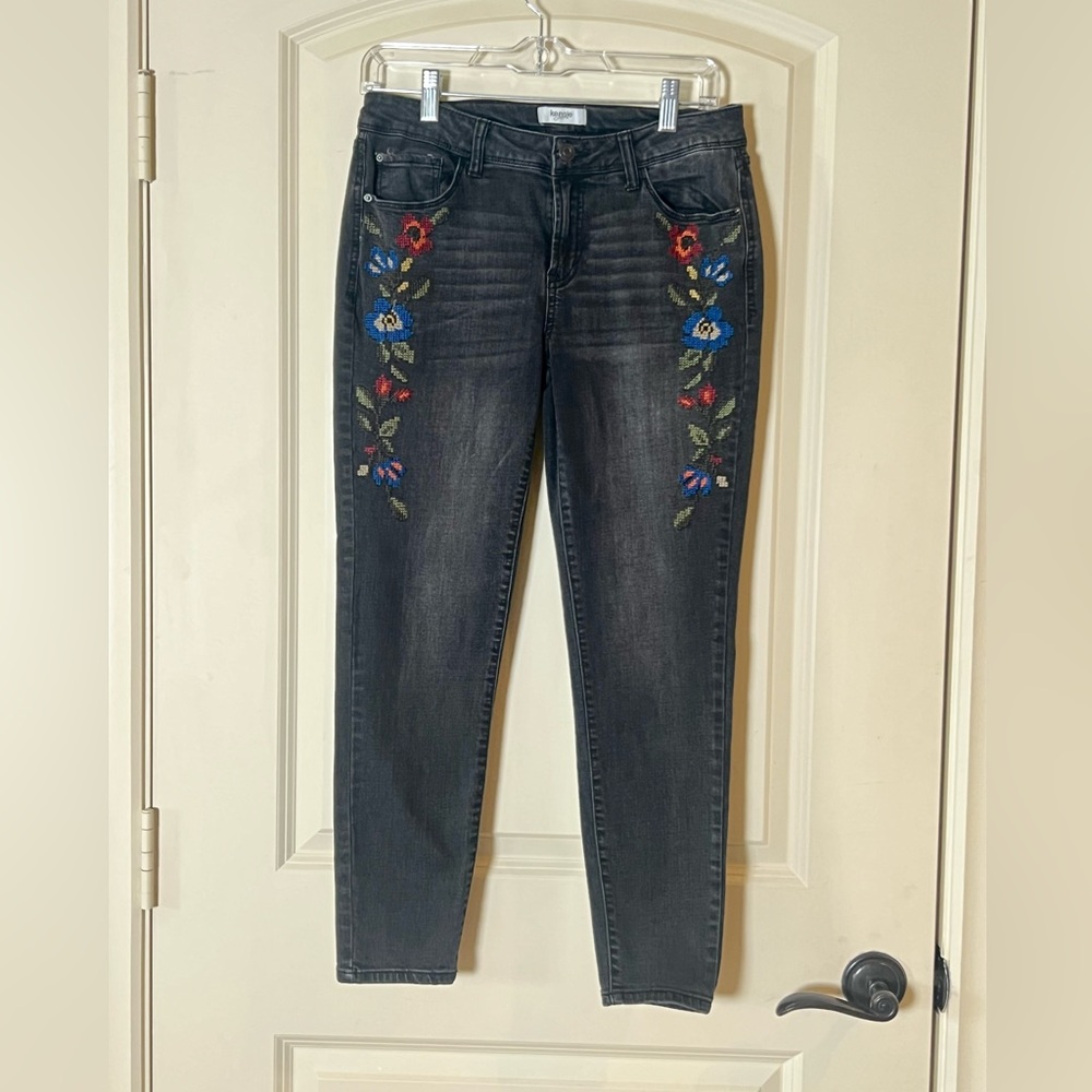 Kensie Jeans Women 6 Black Washed Skinny Boho Embroidered Ankle Crop